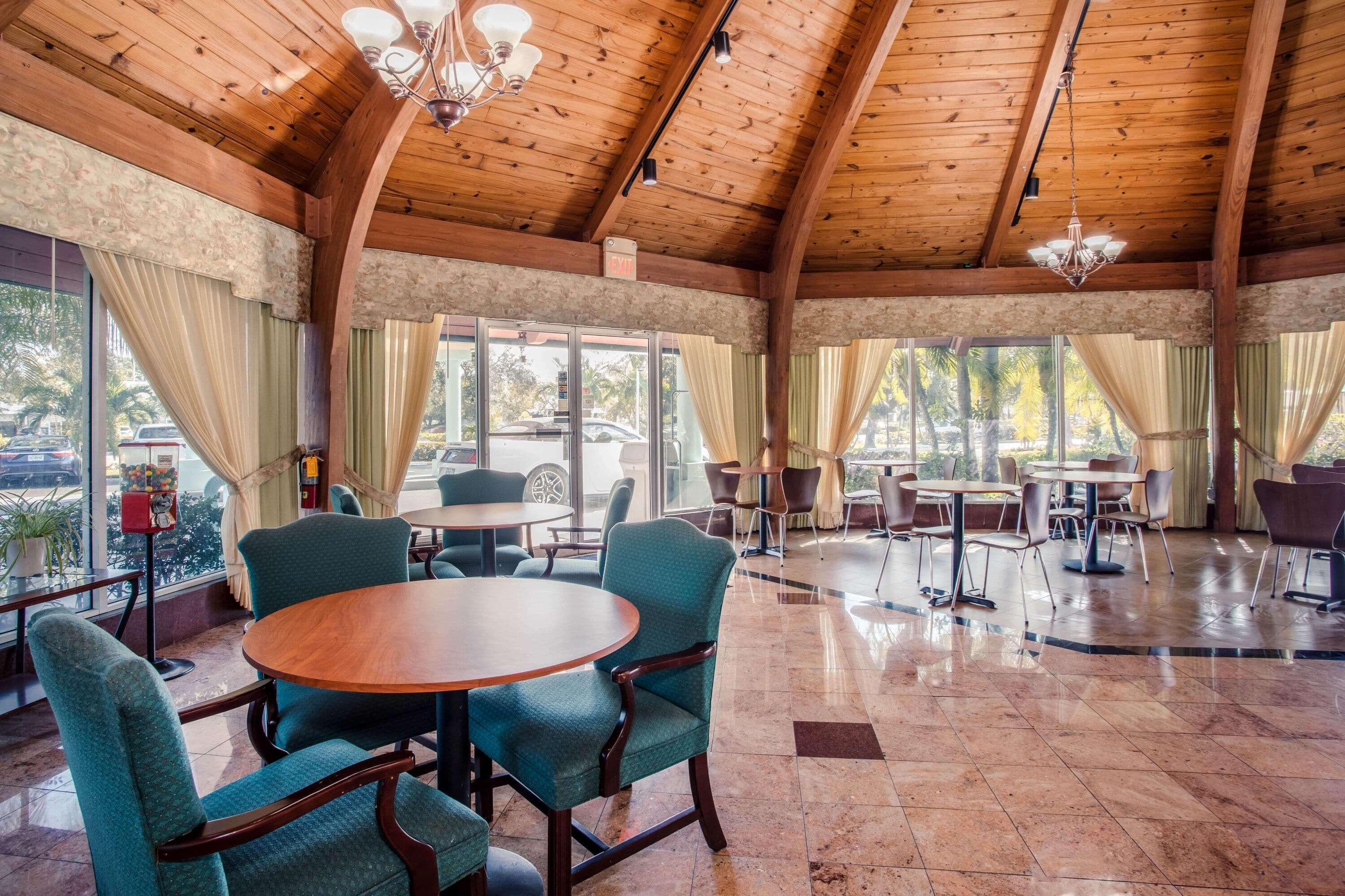 Super 8 By Wyndham North Palm Beach Exterior photo